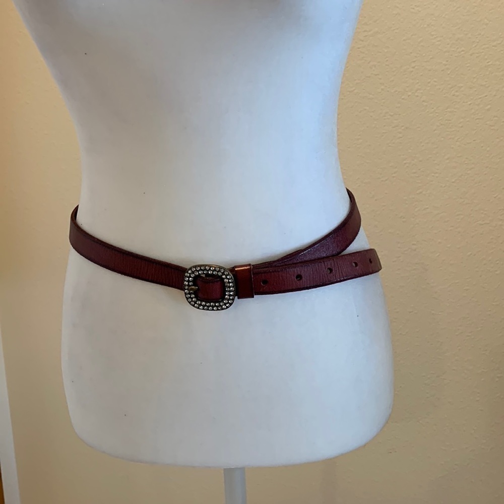Fossil Brown Leather Womens Belt. Belt Measures 37”. Has 7 hole sizing/Sz Small.